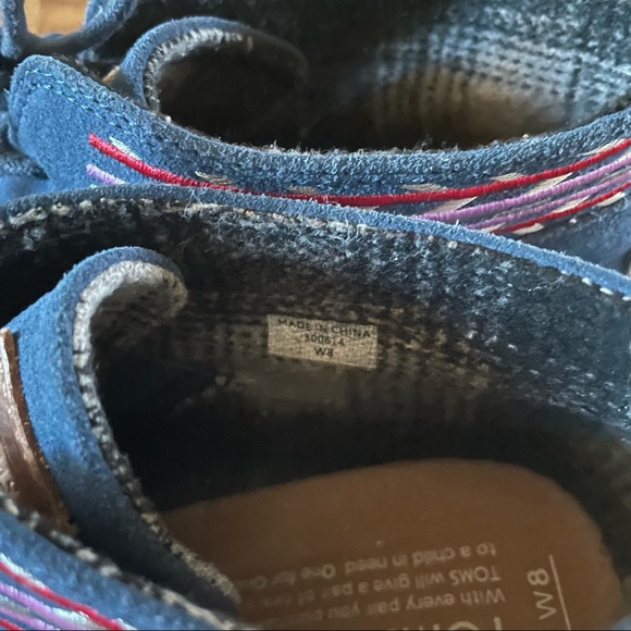 TOMS Navy Blue Embroidered Suede Wedge SZ8 - Picture 6 of 9